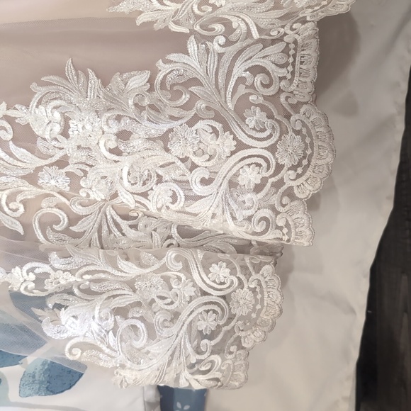 Wedding Dress: Essense of Australia - Picture 12 of 14